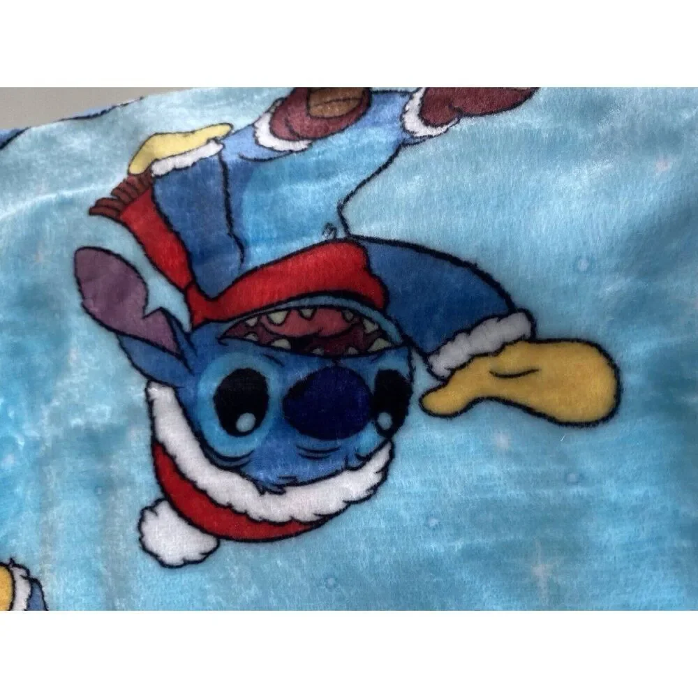 Disney Stitch With Mittens Winter Christmas Santa Hat Throw Blanket 50 X 70” NEW